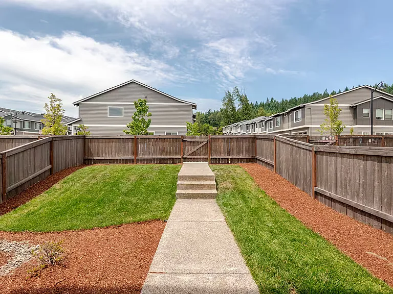 SE Mount Talbert Ave — Photo 32