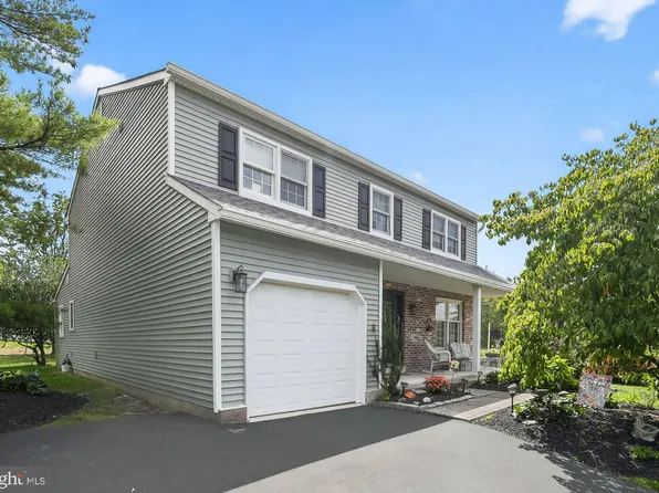 2006 Lodges Ln, Oreland, PA 19075