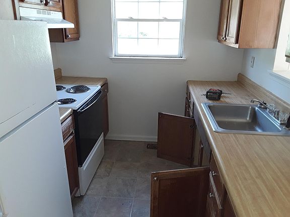 5th image of 206 Lancaster Creek Dr