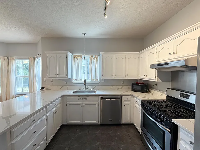 7300 Tricia Rd NE — Photo 15