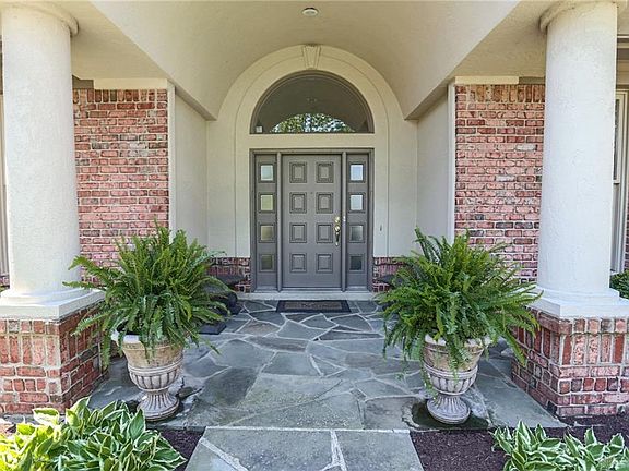 4th image of 328 Yankee Trace Dr