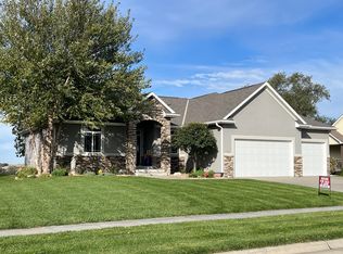 703 Maple Ct, Hickman, NE 68372