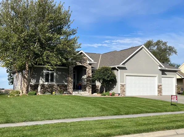 703 Maple Ct, Hickman, NE 68372