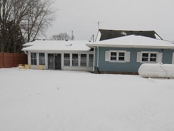 3rd image of 448 Railroad St