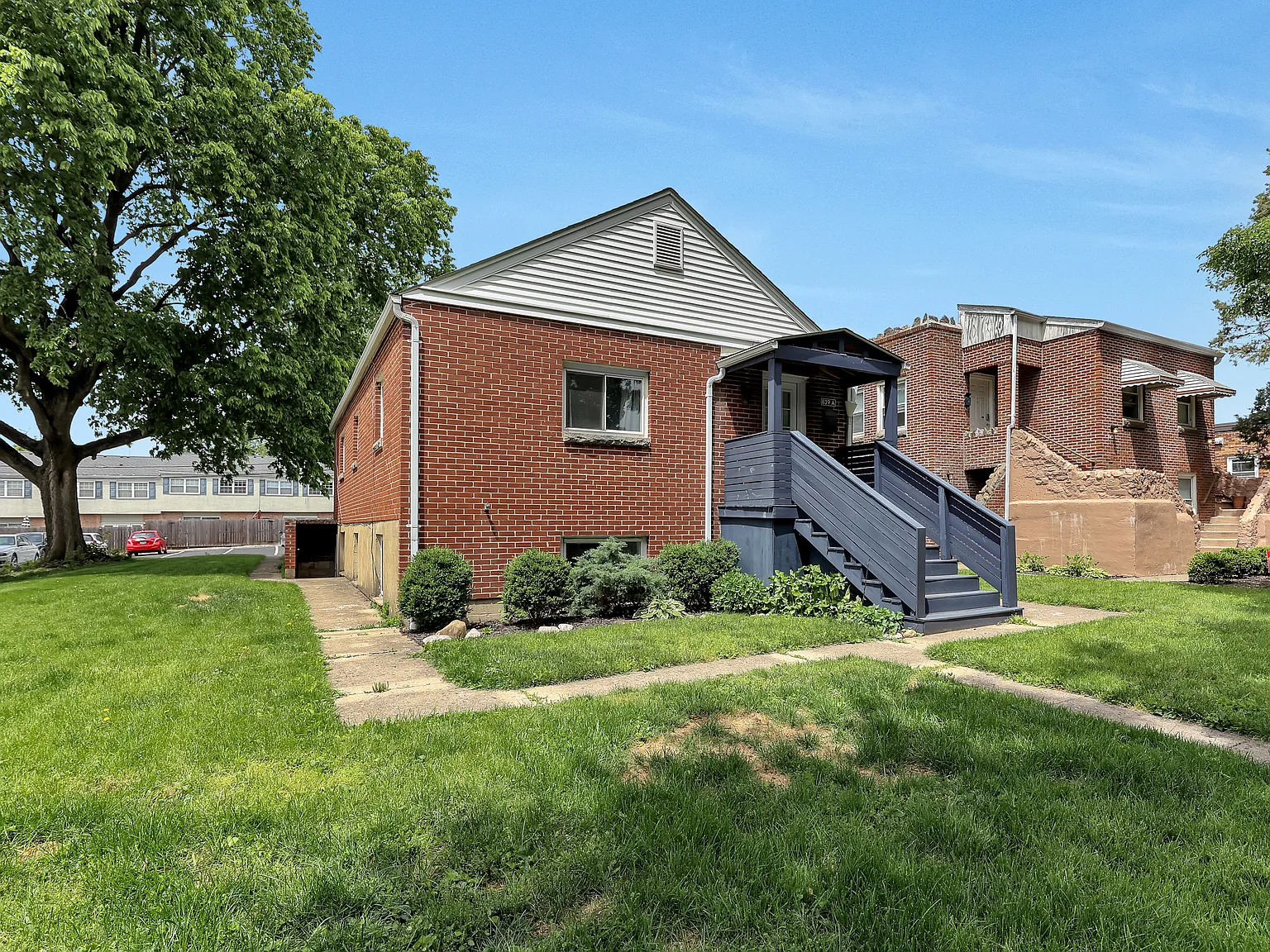2 bed, 960 sqft, $1,749 — Photo 2