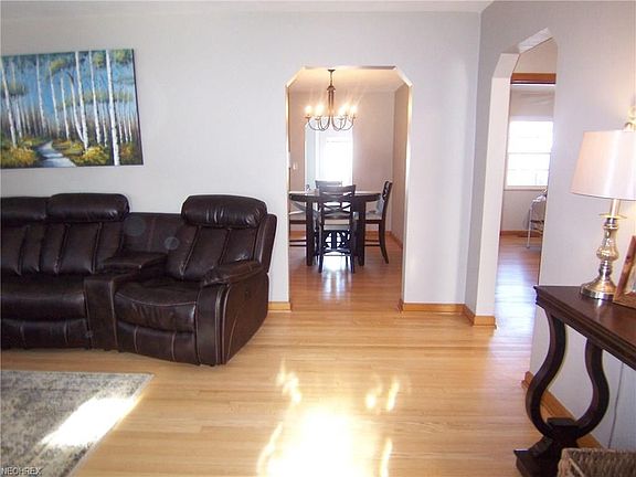4th image of 1121 W Virginia Ave