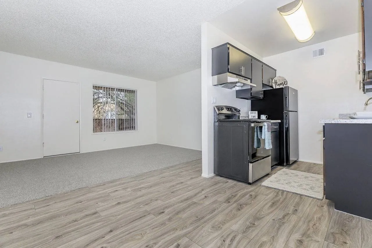 Fox Point Apartments — Photo 1