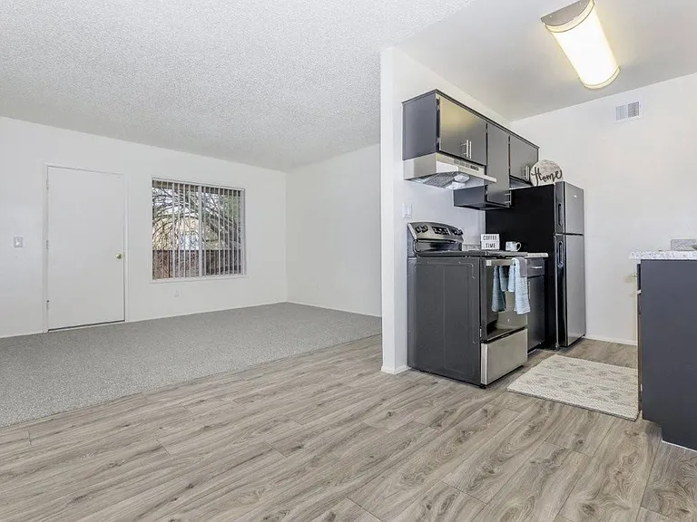Fox Point Apartments — Photo 1