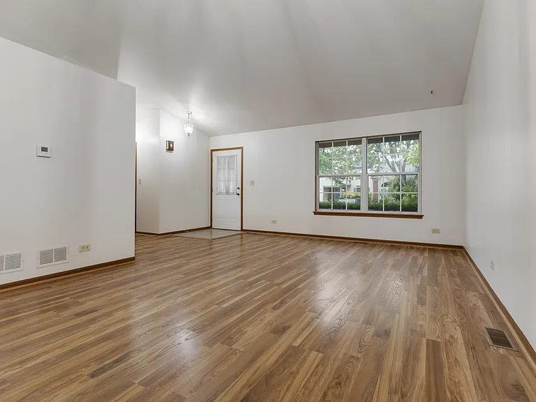 1791 Barnhill Dr — Photo 3