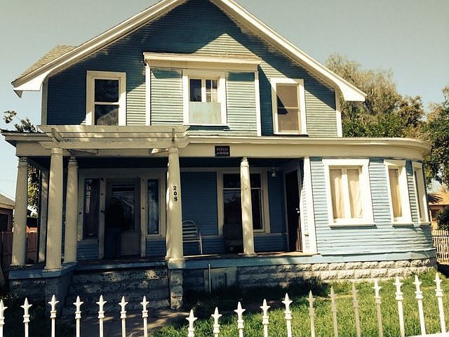 1st image of 208 S Mount Vernon Ave