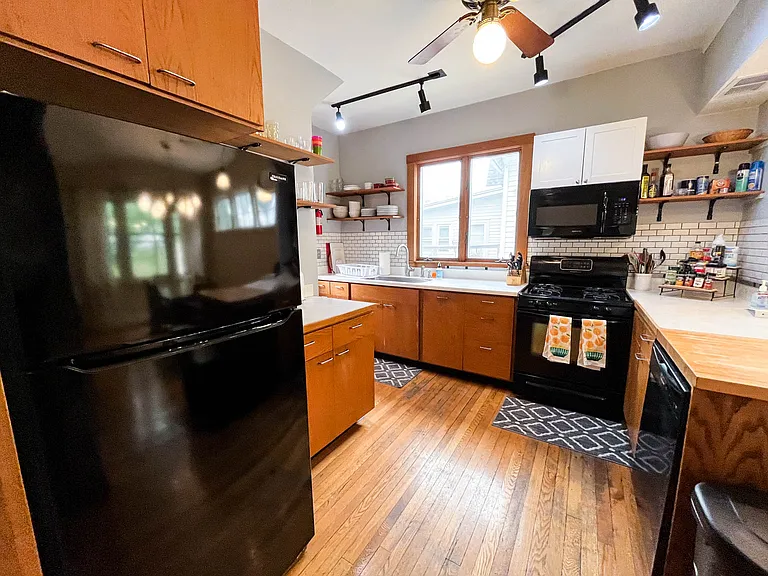 110 Linden Ave — Photo 23