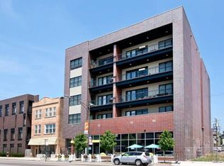 1842 W Irving Park Rd, Chicago, IL 60613