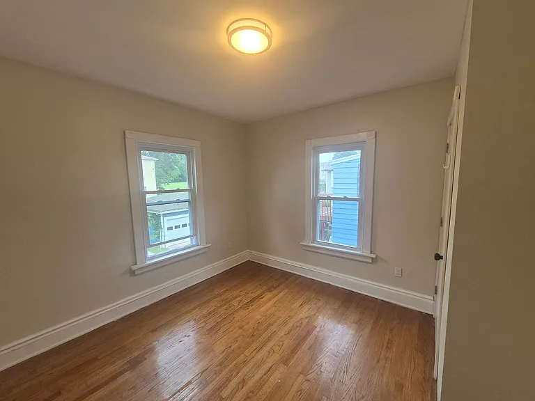 25 Howard Ave — Photo 11