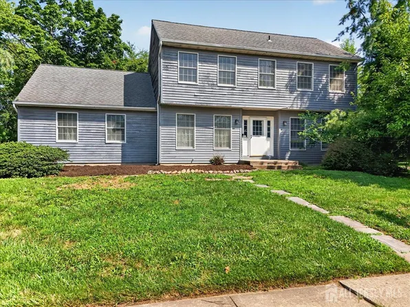 1 Dutchess Ln, Dayton, NJ 08810