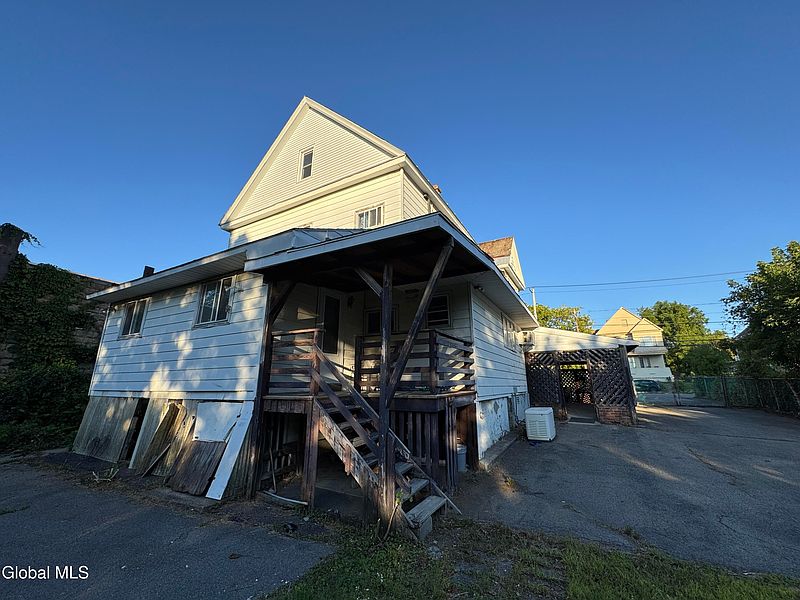 3rd image of 1673 Van Vranken Avenue