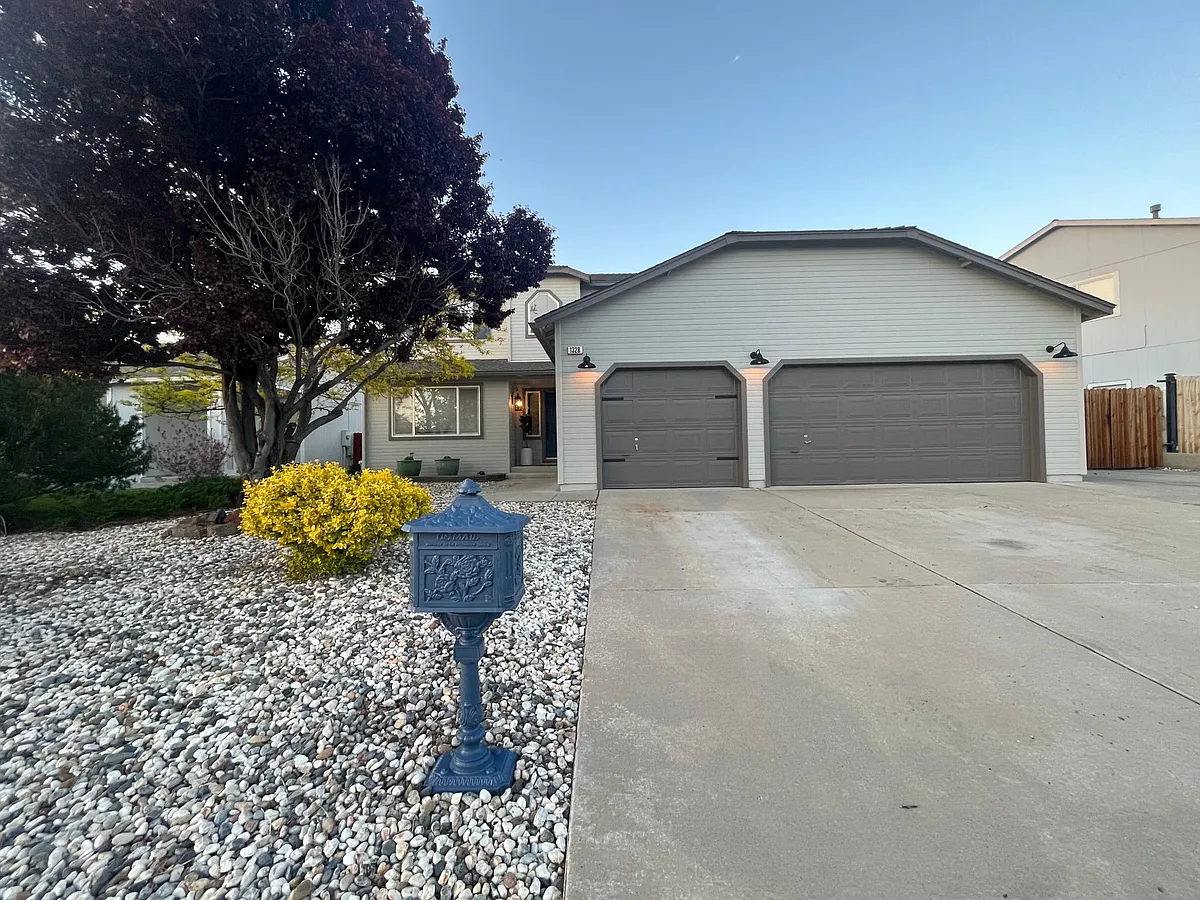 Building Photo - Loma Verde Dr