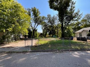 1005 W 8th St, Cameron, TX 76520