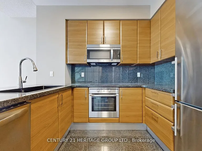 1 Avondale Ave #910 — Photo 6