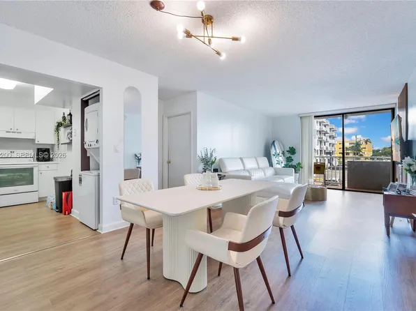 8261 NW 8th St, Miami, FL