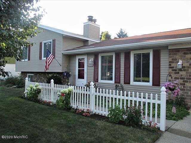 1st image of 1203 Grand Ave