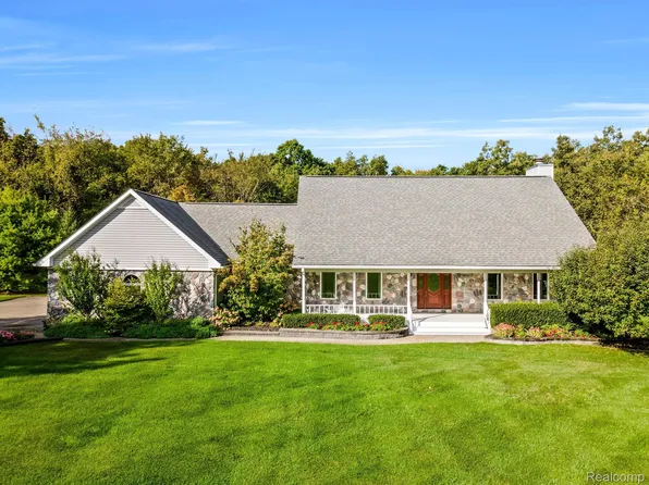 7485 Northwind Ct, Clarkston, MI 48346