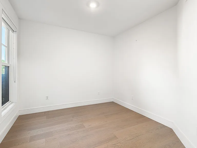 321 W Broadway #1 — Photo 23