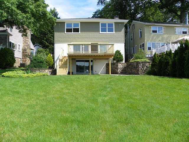 Your Lakefront Dream Home!