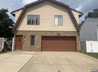 630 N Midland Ave, Saddle Brook, NJ 07663