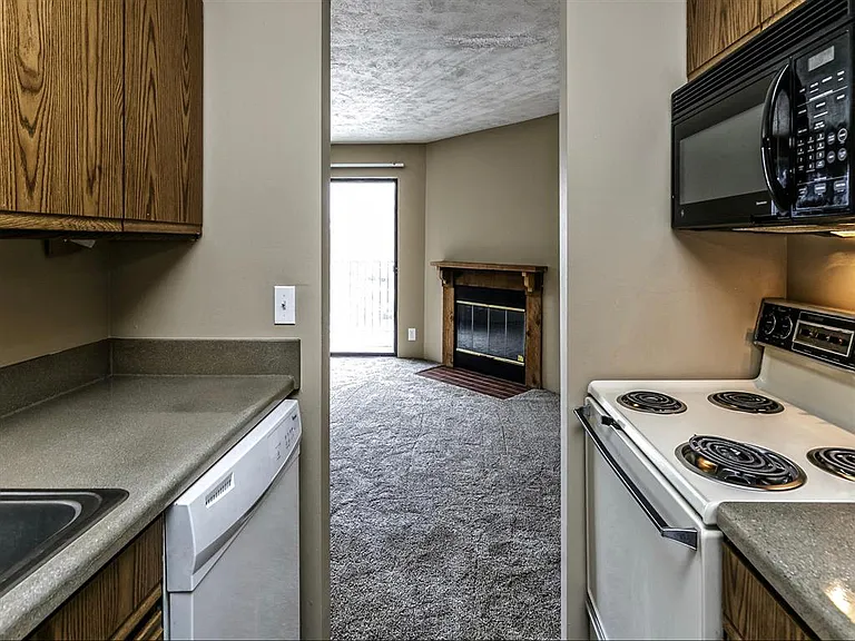 Fox Ridge Apartments — Photo 6