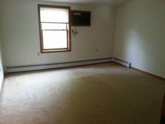 3rd image of 401 Whitney Ave APT 14