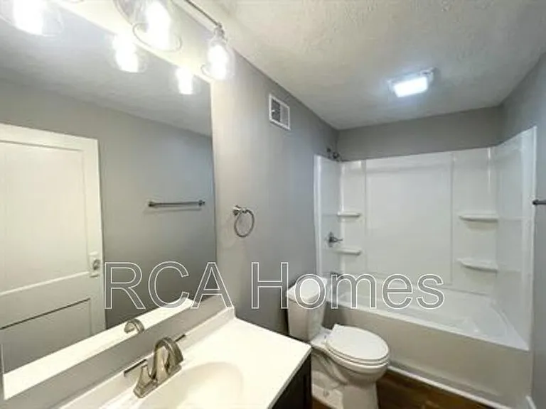 1036 Nelson Ave — Photo 6