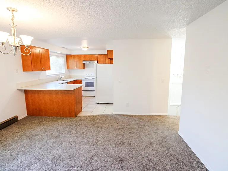 12315-12317 NE Fremont St — Photo 1