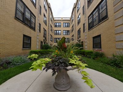 2536 N Kedzie Blvd APT 105, Chicago, IL, 60647