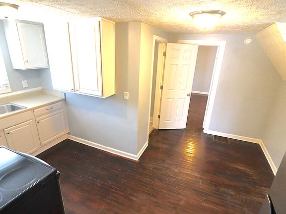 3rd image of 759 Holmes St #1