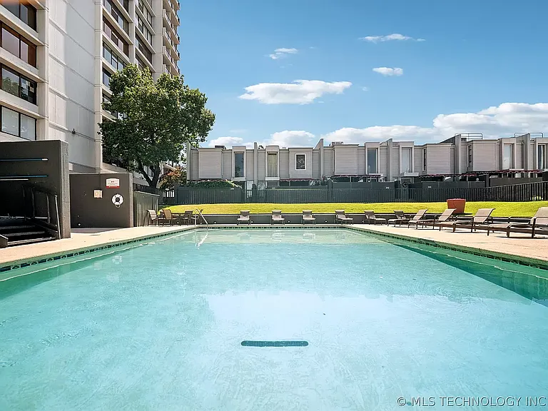 450 W 7th St #1606 — Photo 21