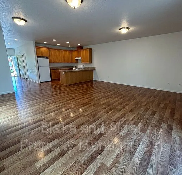 345 Norway St NE — Photo 16