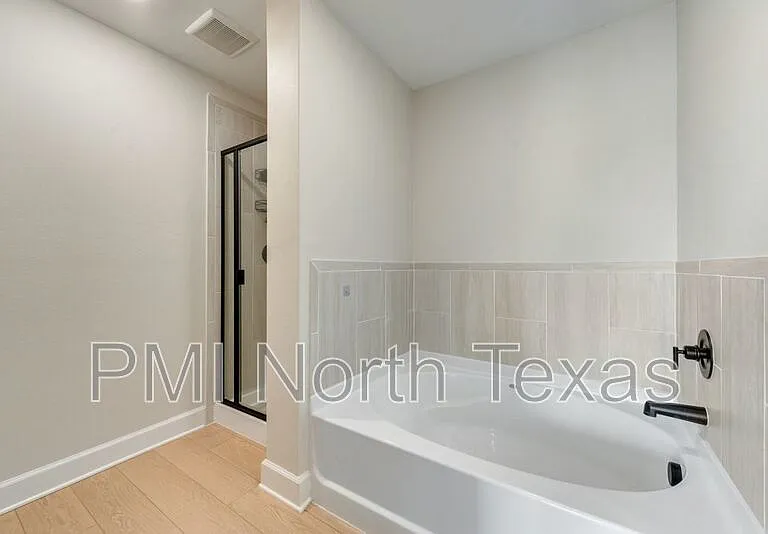 1421 Butler Ave — Photo 21