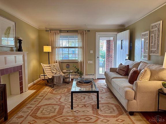 2nd image of 3794 N Broadlawn Cir