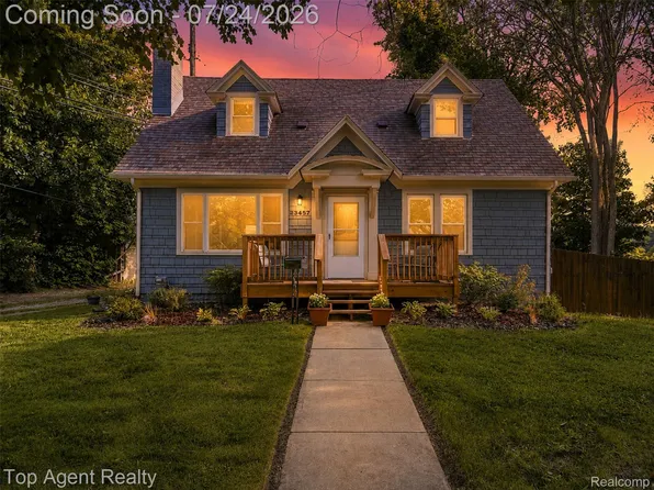 23457 Buckingham St, Clinton Township, MI 48036