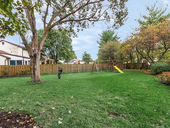3rd image of 10245 Oxford Dr NW