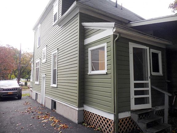 2nd image of 39 Roosevelt Ave