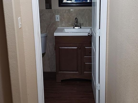 5th image of 2738 Yale St #B