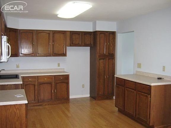 5th image of 4324 Howe Rd