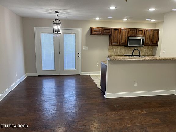 4th image of 6813 Blue Jay Ln