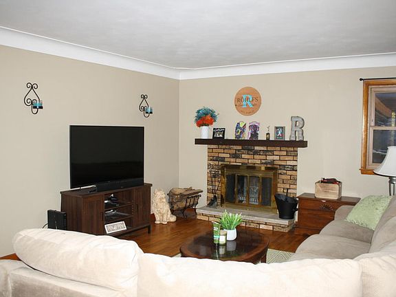 3rd image of 6092 E D Ave