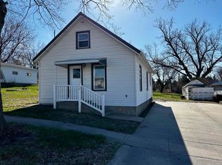 512 7th St, Wisner, NE 68791