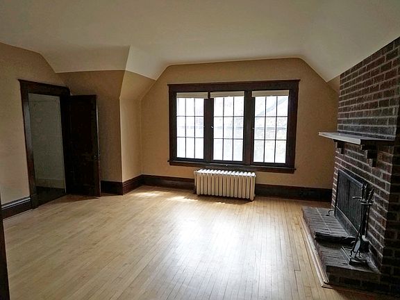 3rd image of 1419 Como Ave APT 2
