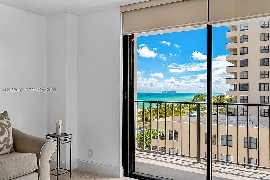 Oceanfront Plaza Condo — Photo 2