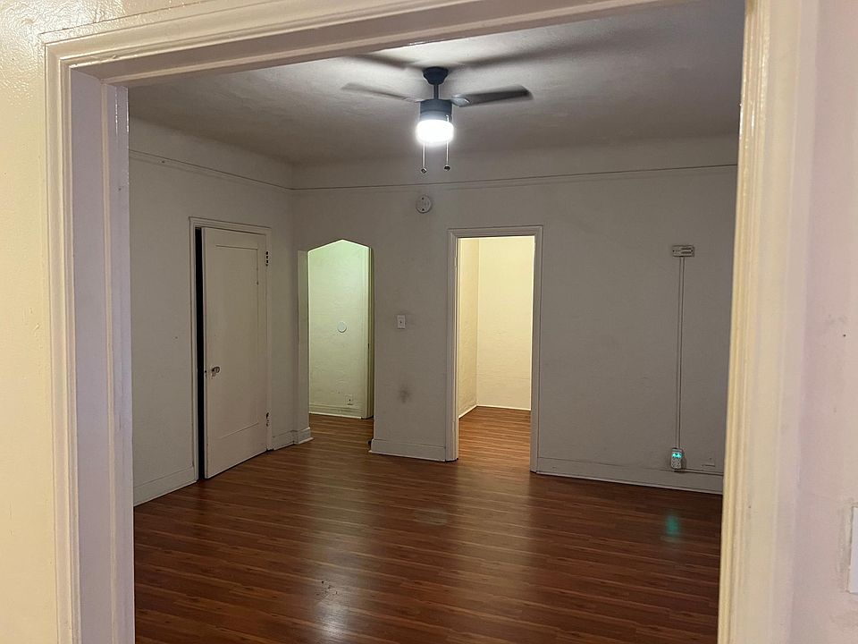 1st image of 526 S Oxford Ave #115