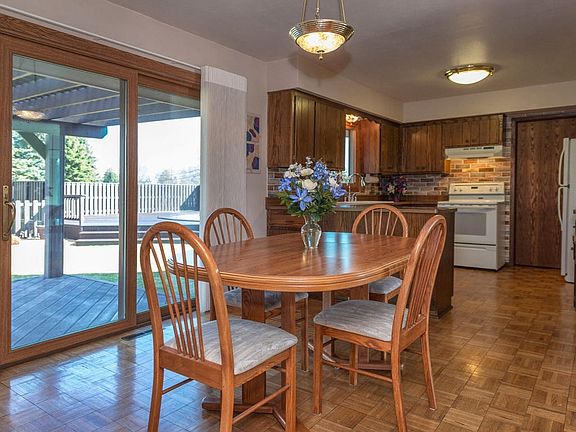 4th image of S46W25094 Black Oak Ct E